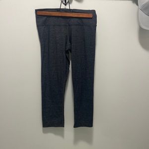 Lulu cropped leggings, size 6